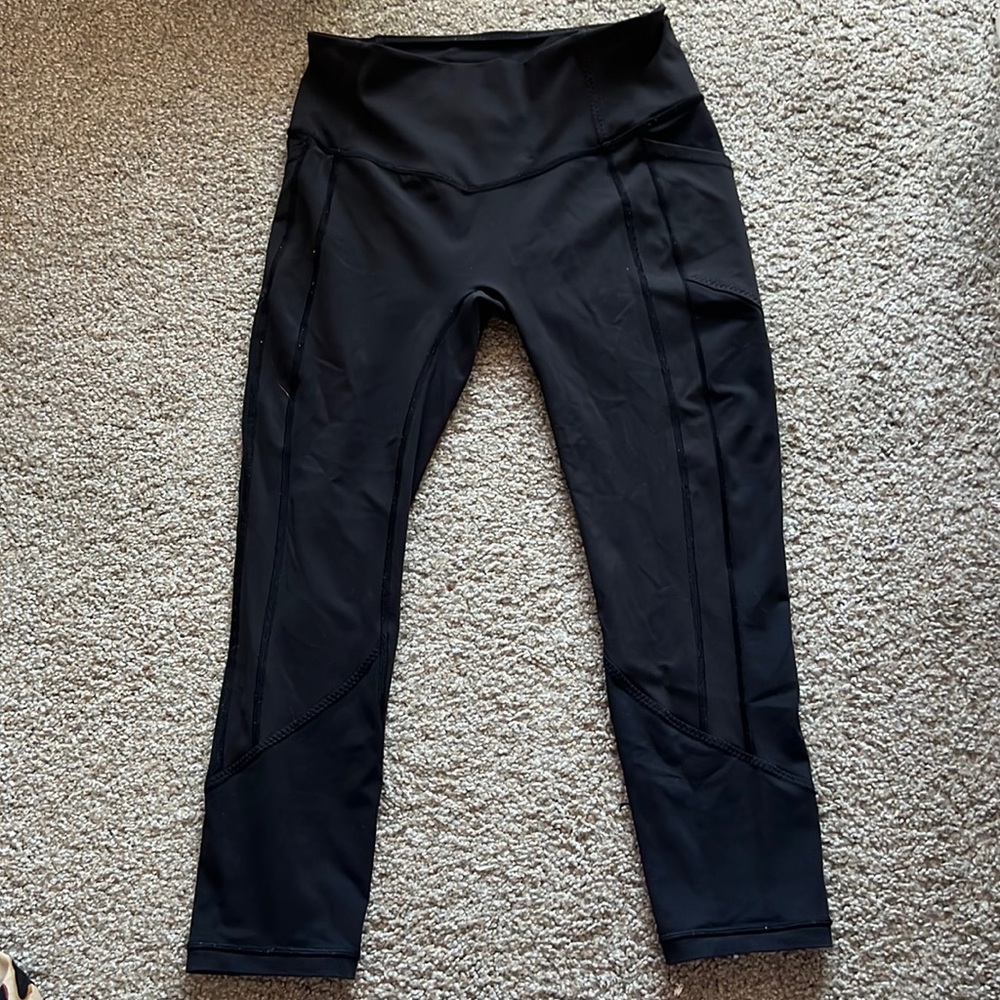 Lululemon Black 7/8 leggings with Pockets